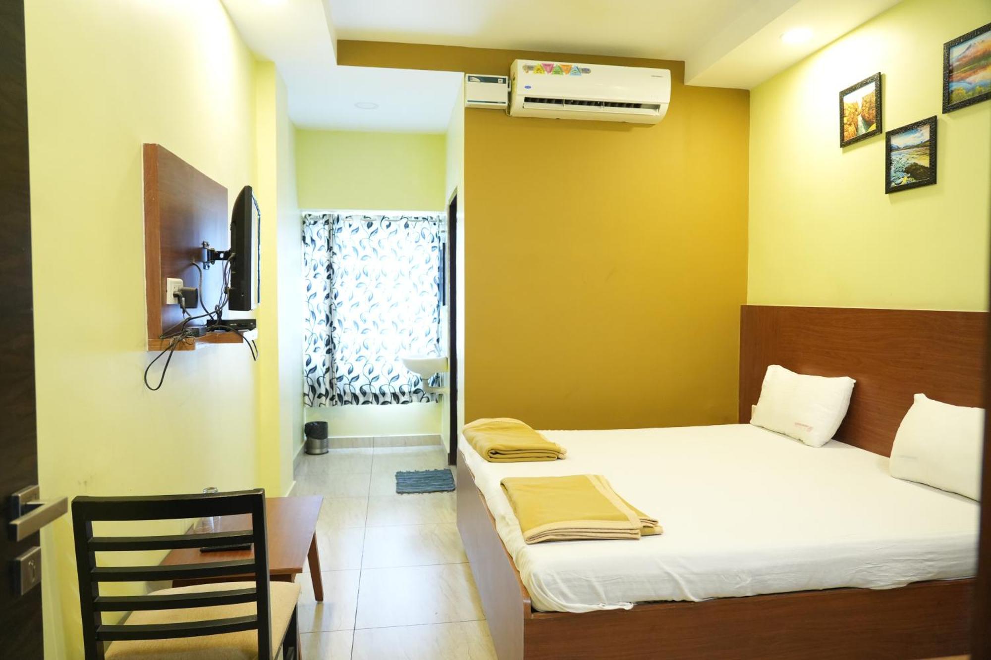 Hotel Sri Krishnan Residency Pollāchi Exterior foto