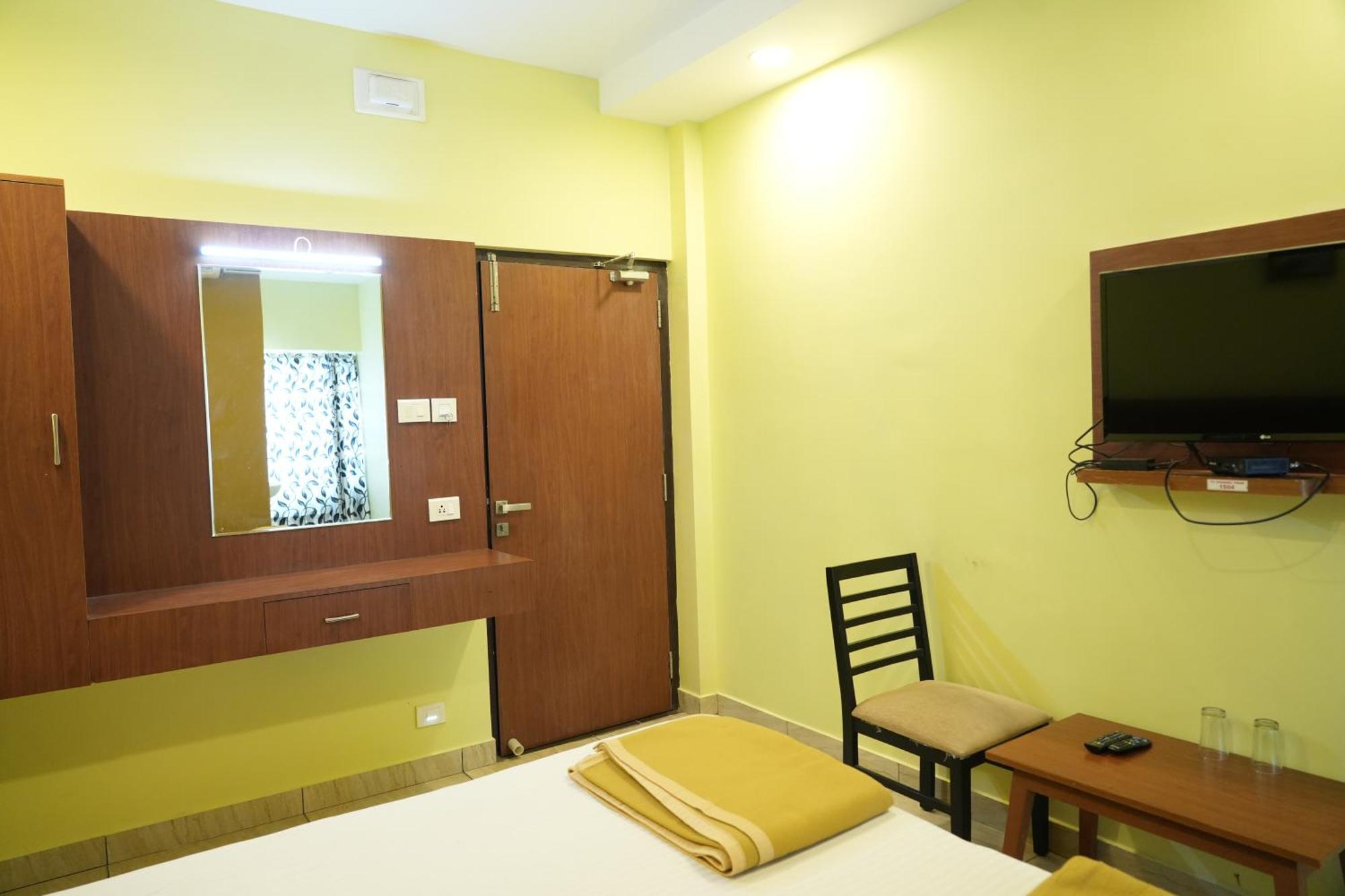 Hotel Sri Krishnan Residency Pollāchi Exterior foto