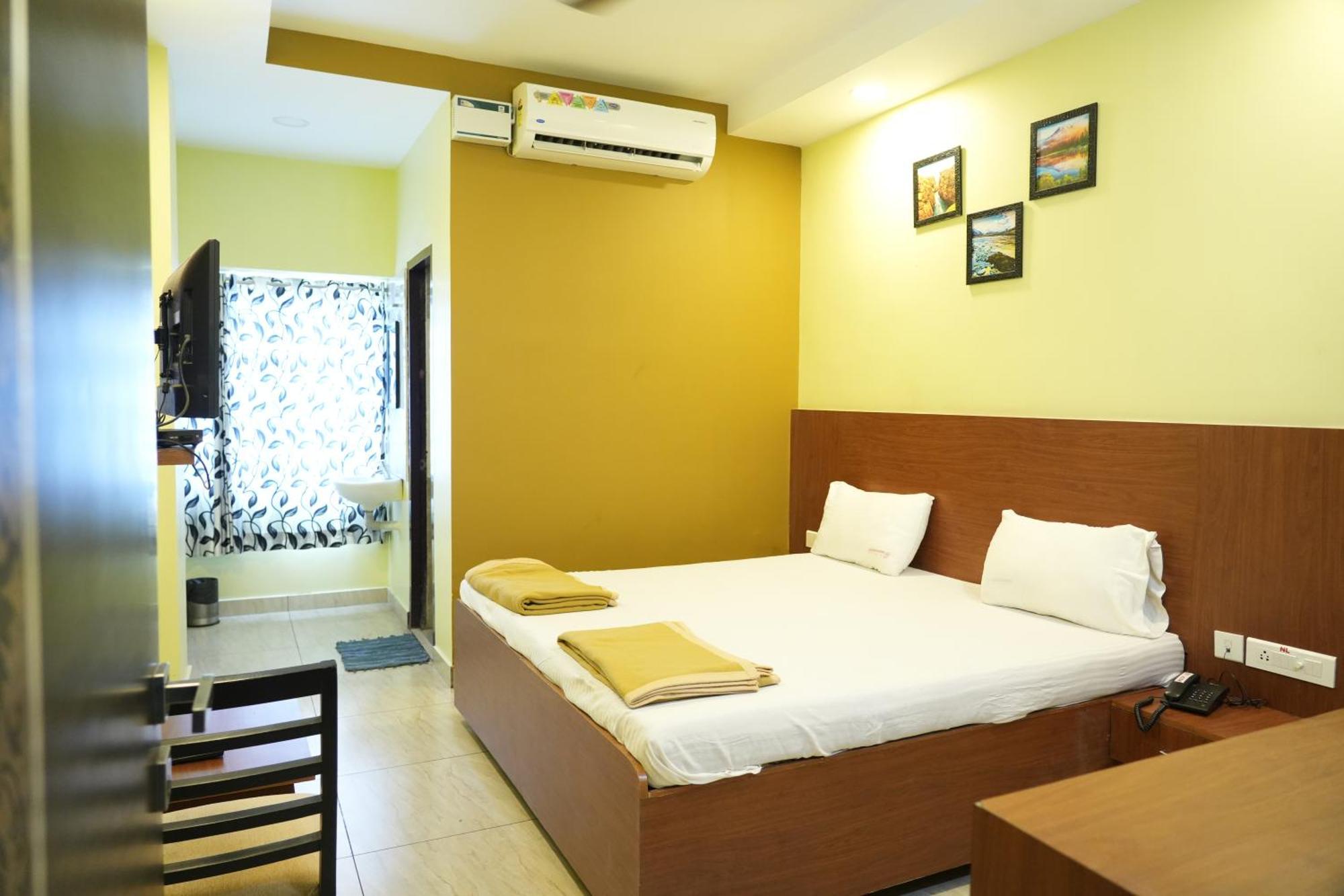 Hotel Sri Krishnan Residency Pollāchi Exterior foto