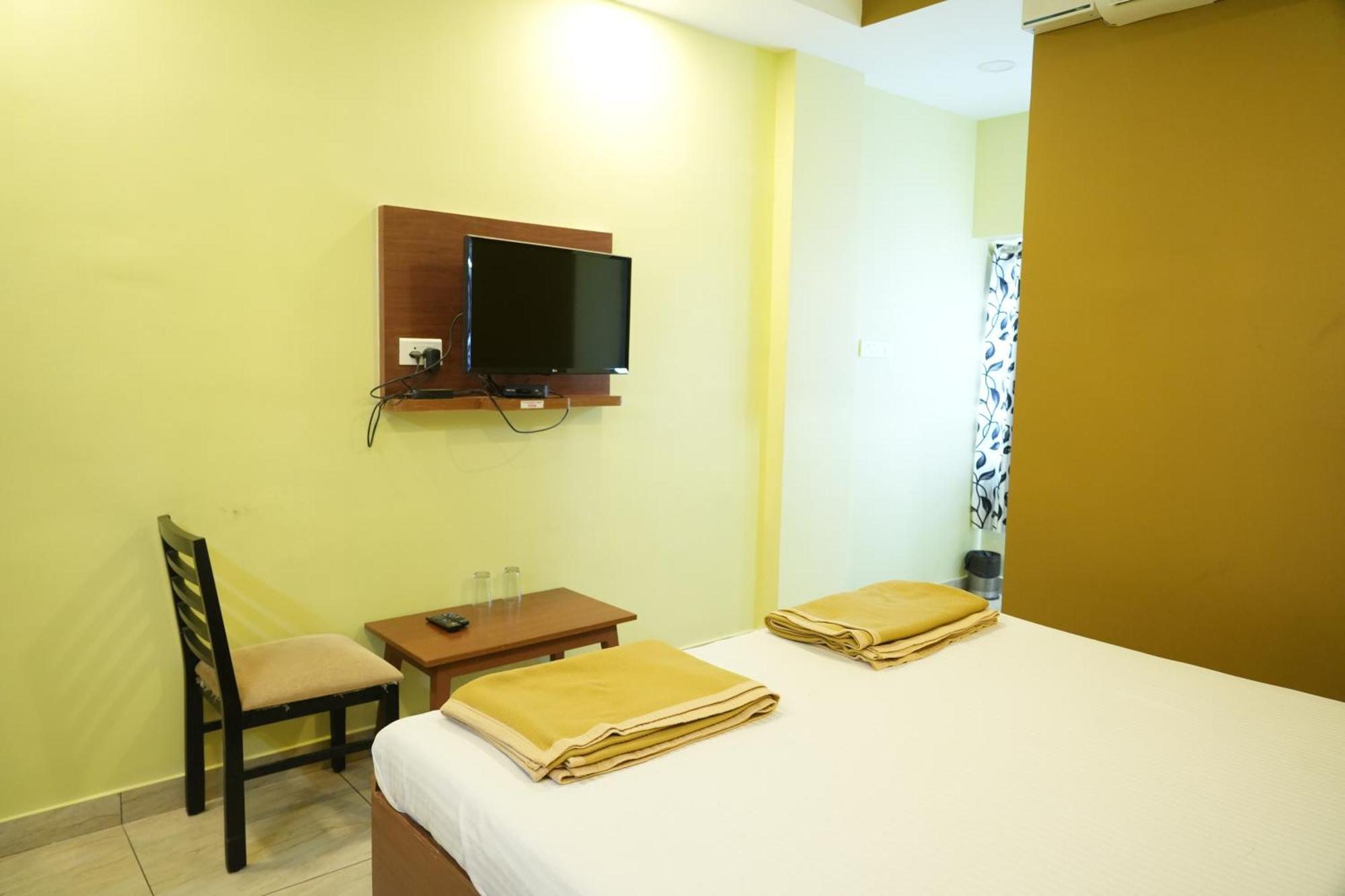 Hotel Sri Krishnan Residency Pollāchi Exterior foto