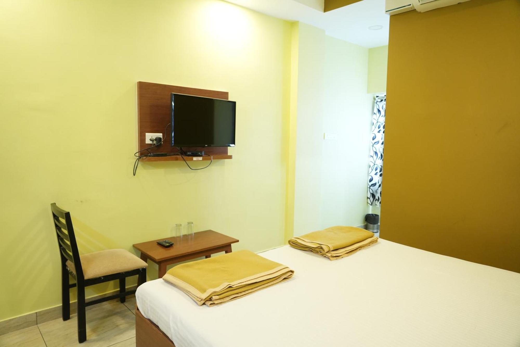Hotel Sri Krishnan Residency Pollāchi Exterior foto