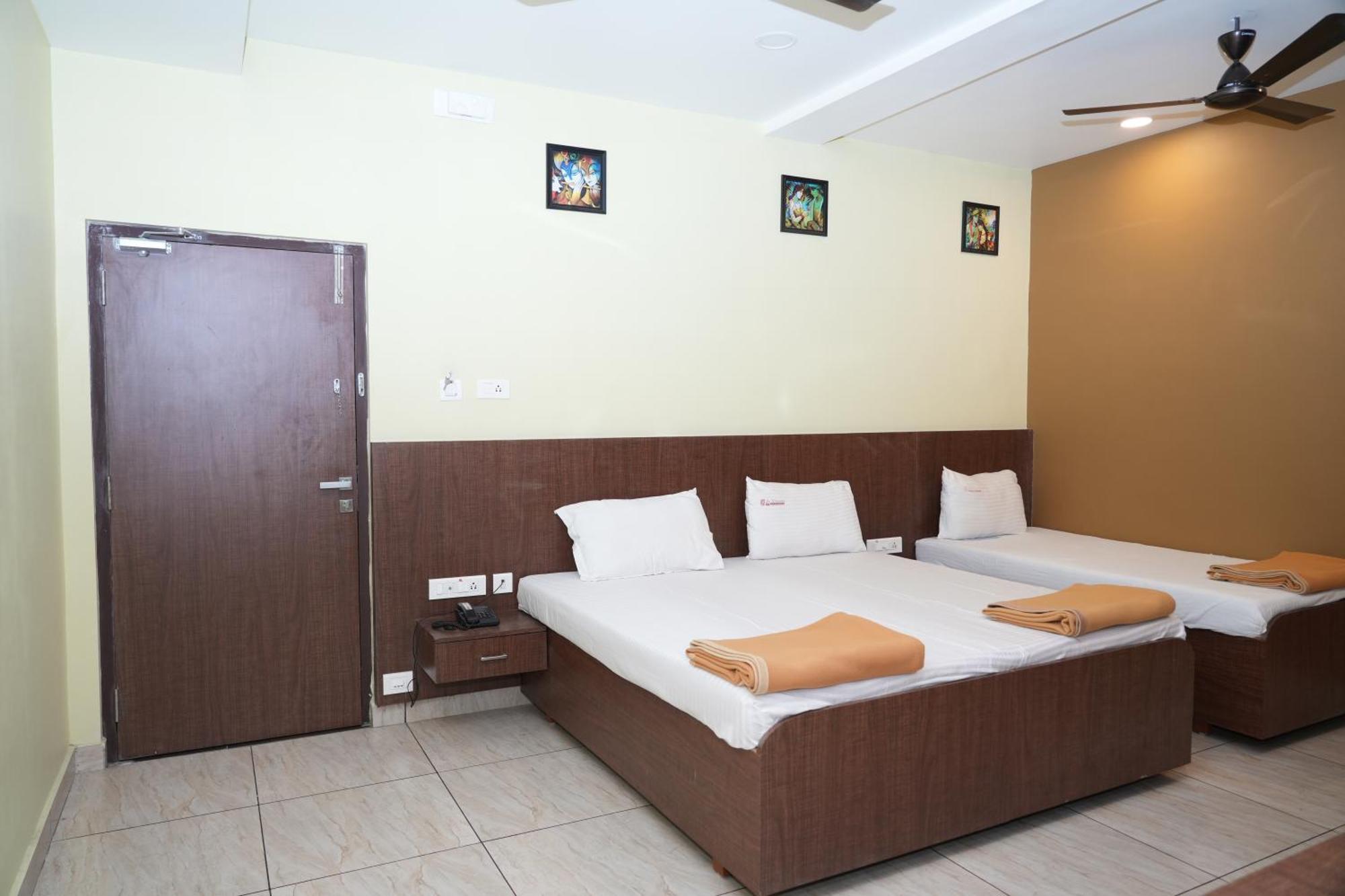 Hotel Sri Krishnan Residency Pollāchi Exterior foto