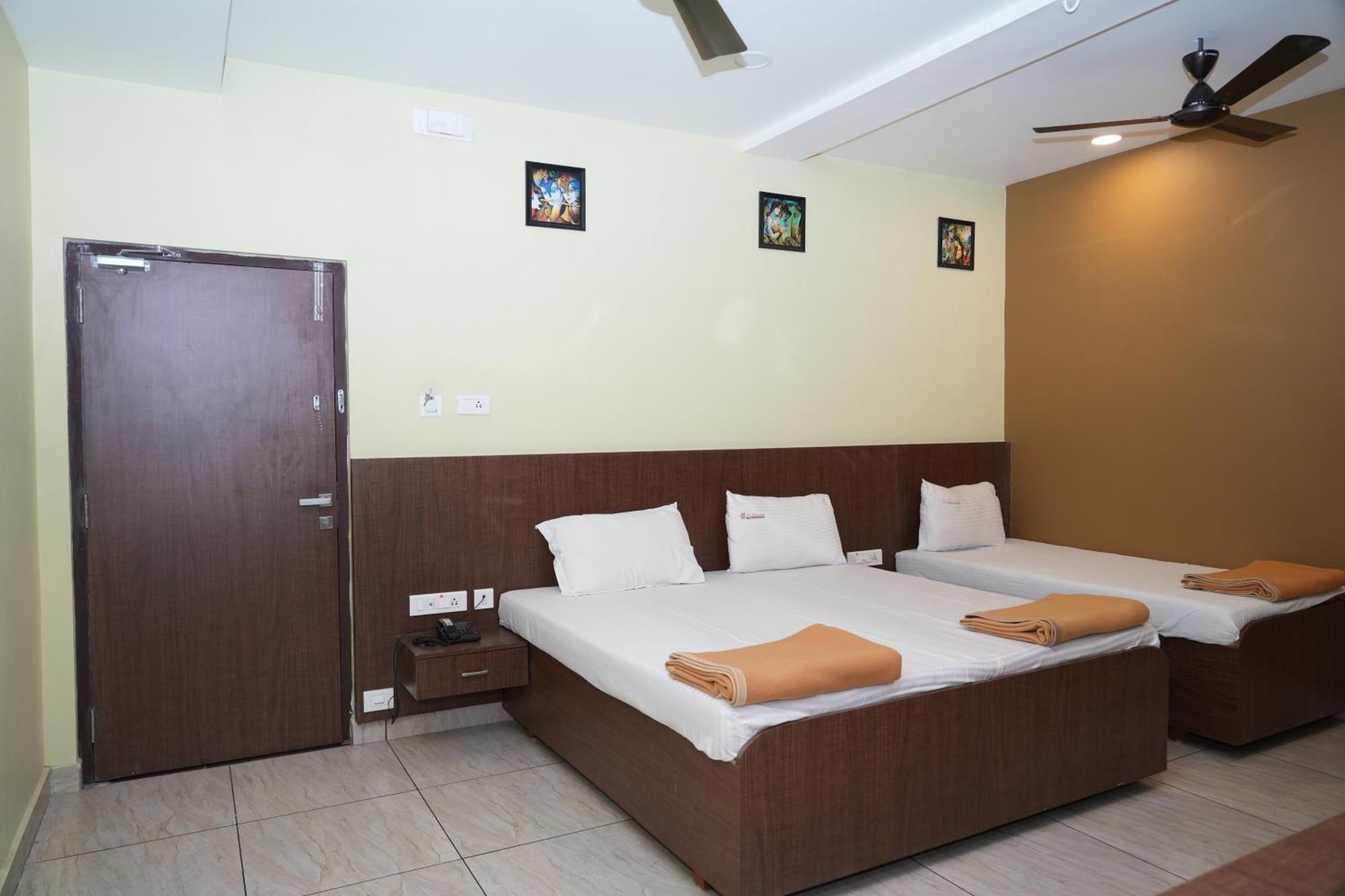 Hotel Sri Krishnan Residency Pollāchi Exterior foto