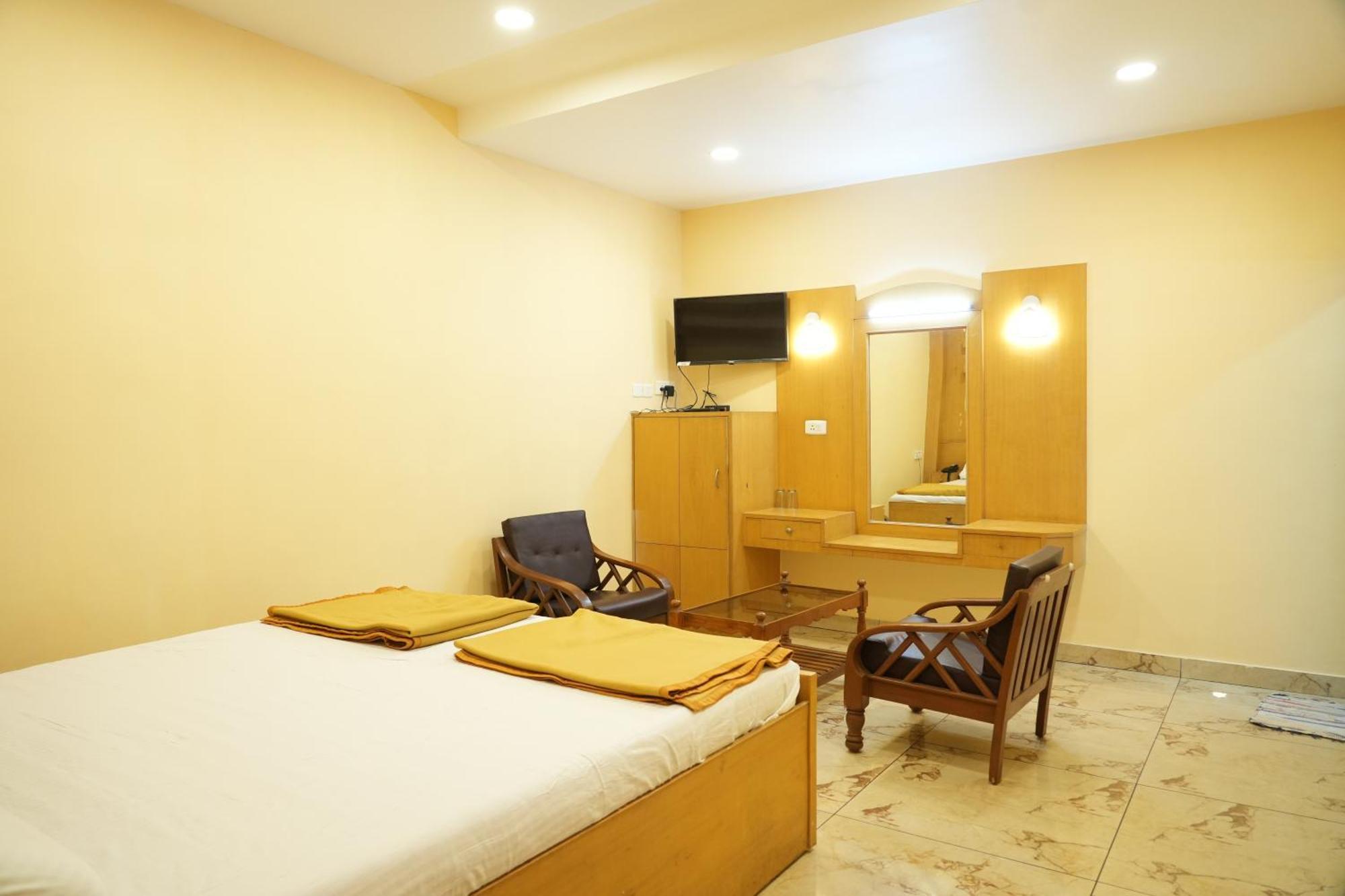 Hotel Sri Krishnan Residency Pollāchi Exterior foto