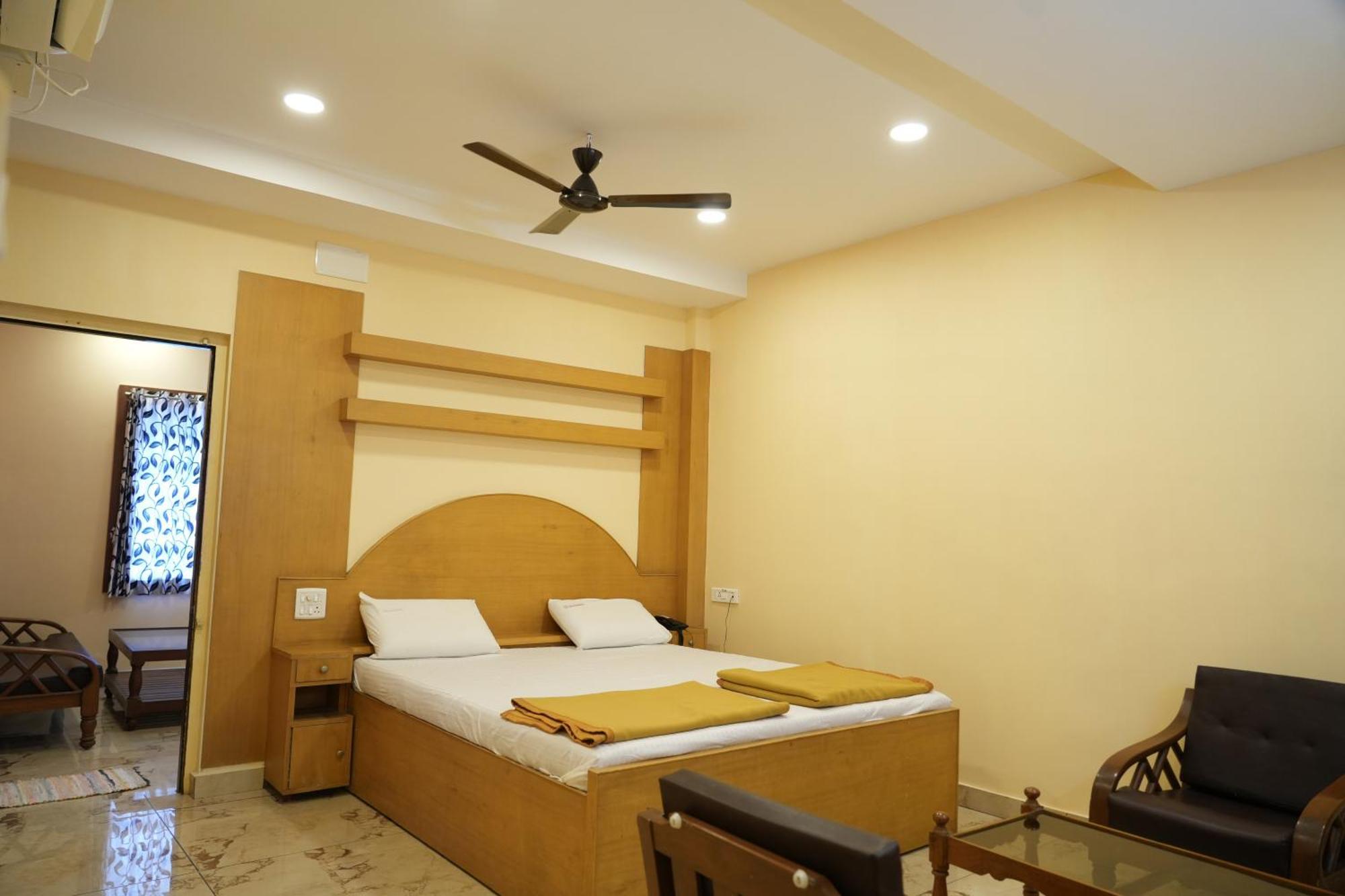 Hotel Sri Krishnan Residency Pollāchi Exterior foto